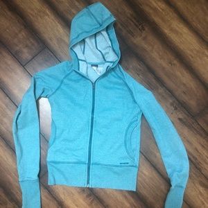 Warm Patagonia hoodie with thumb holes